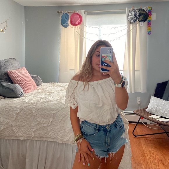 ✰ ✰ WHITE CROPPED OFF THE SHOULDER BLOUSE ✰ ✰ - Picture 1 of 3